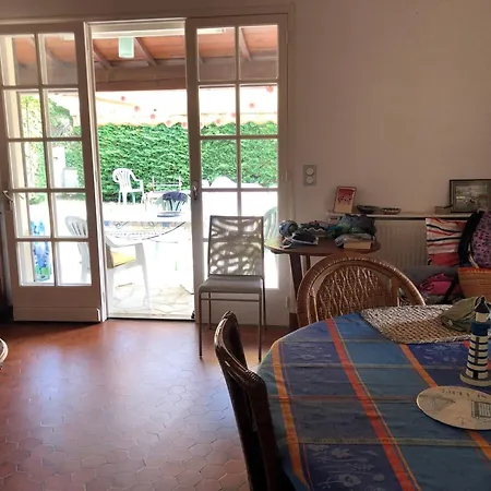 Agreable Maison De בית נופש סן-ג'ורג'-דולרו